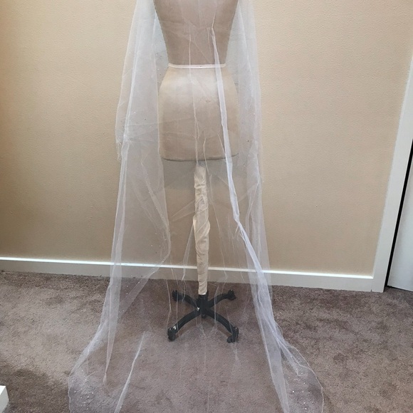 Bridal Veil MALIS HENDERSON  NEW White with Swarovski Crystals, Silver edge. - Picture 6 of 9